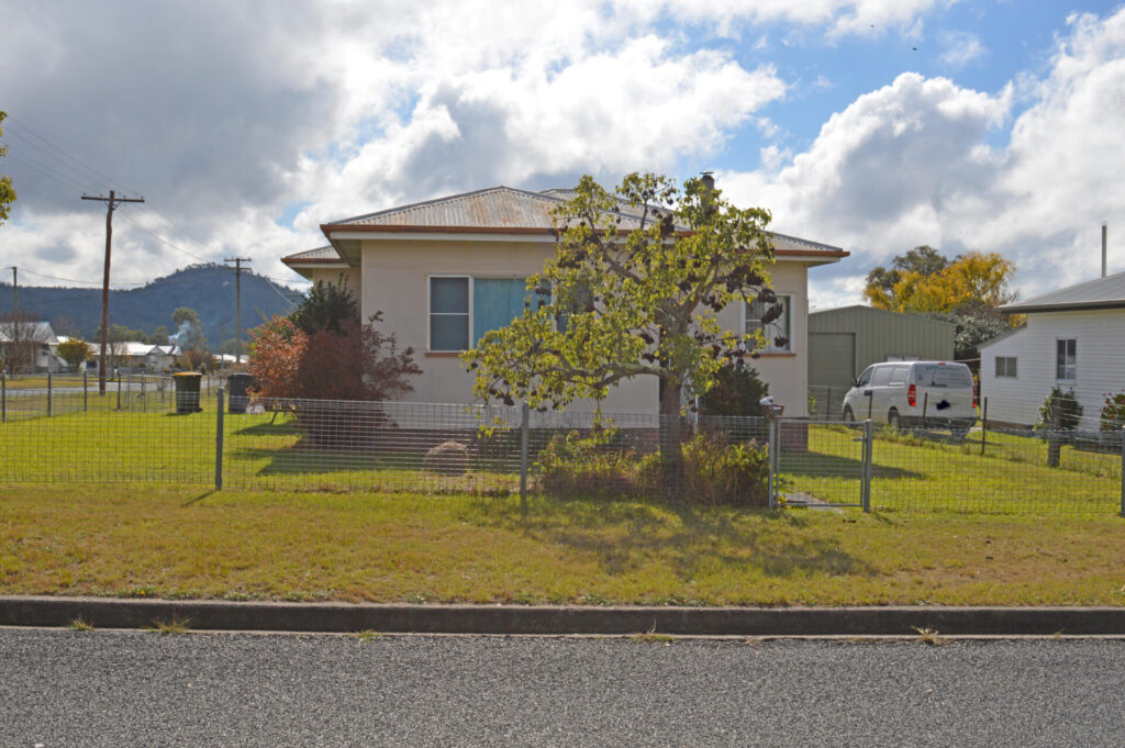 Seller of house in Stanthorpe, QLD property