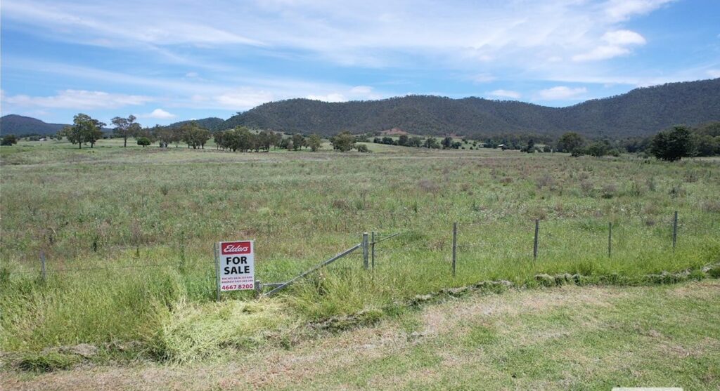 Seller of lifestyle in Swanfels, QLD property